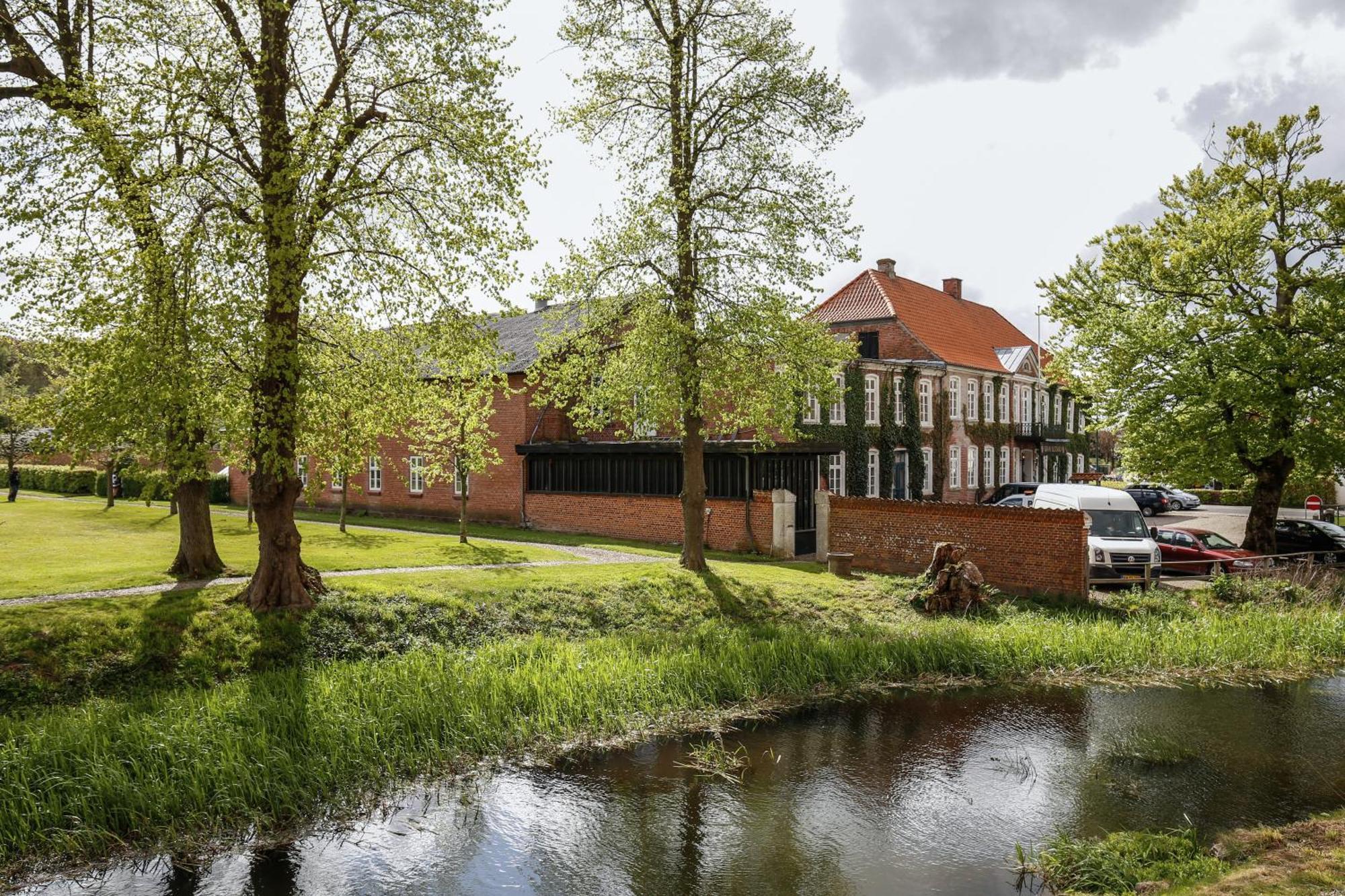 Den Gamle Kro Ved Gram Slot エクステリア 写真